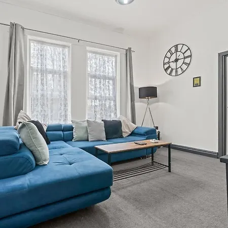 Modern Cozy Apartment *